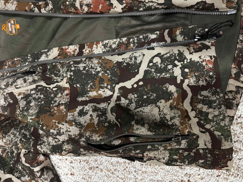 Load image into Gallery viewer, FirstLite Men&#39;s Solitude Insulated Jacket (L)
