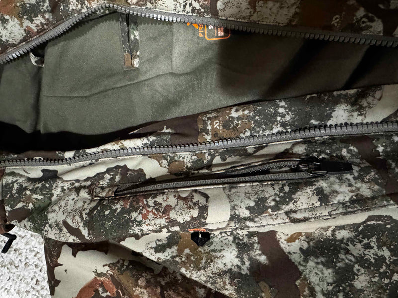 Load image into Gallery viewer, FirstLite Men&#39;s Solitude Insulated Jacket (L)
