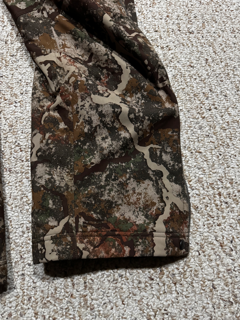 Load image into Gallery viewer, FirstLite Men&#39;s Solitude Insulated Bib Pant - Specter (L)
